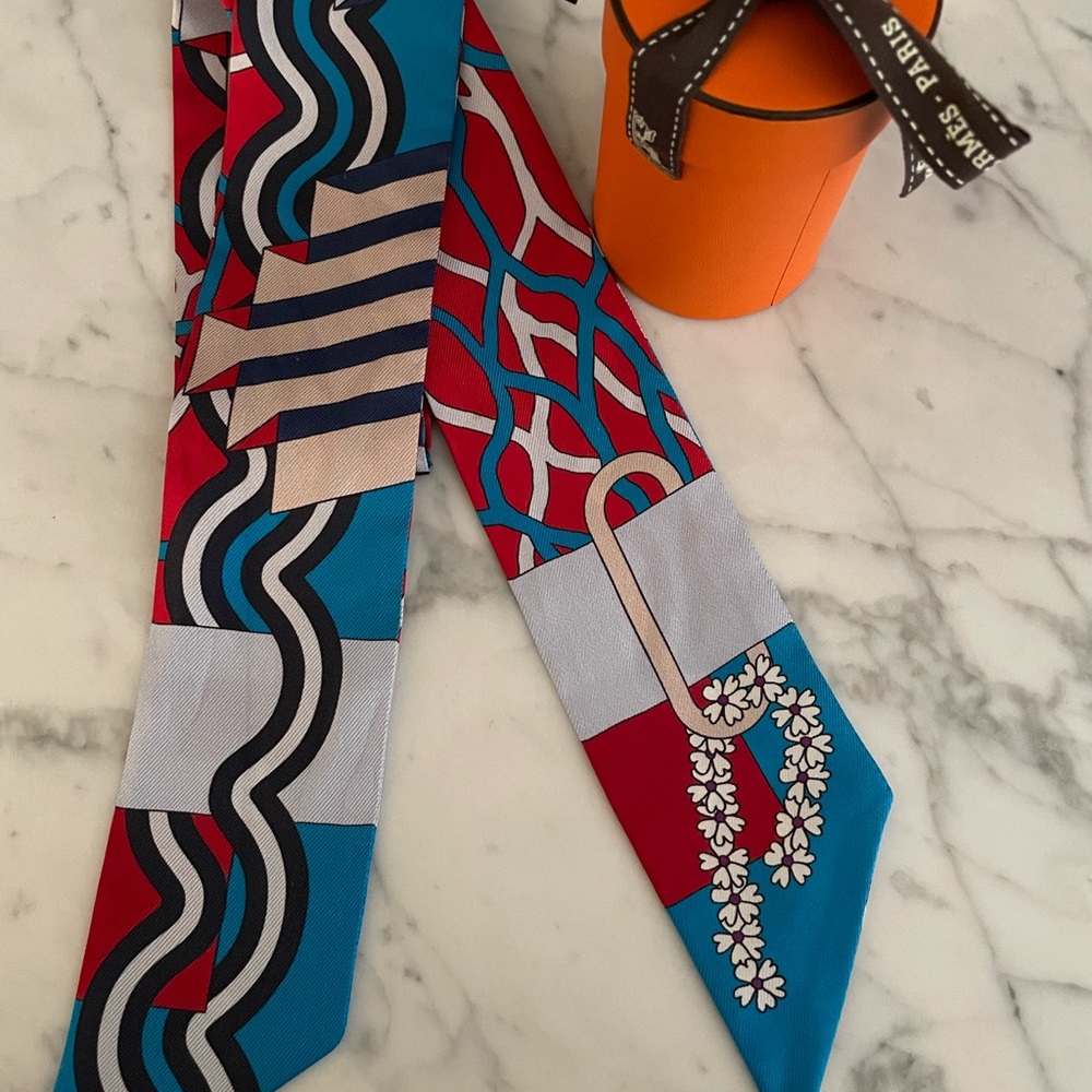 HERMES SILK TWILLY - DESIGN - BALLET AQUATIQUE IN COLORS BLEU AZUR/ROUGE/CIEL